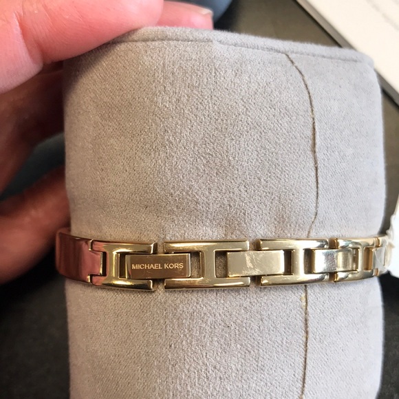 Watch - Picture 2 of 3